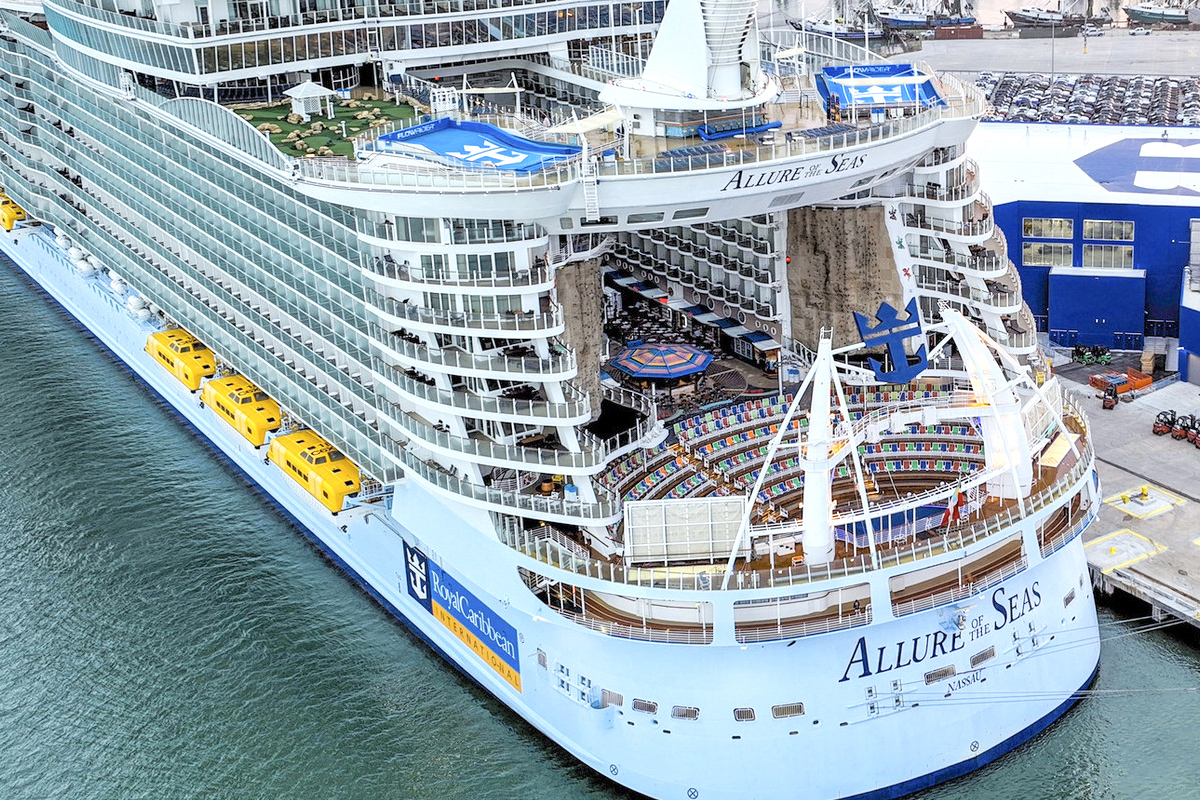 Gala Cruise – C&S Executive Gala cruise experience with luxury transportation provided by C&S Executive