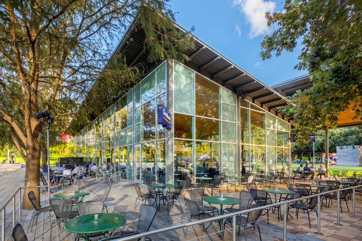 Visit to Lake House in Houston with luxury transportation provided by C&S Executive